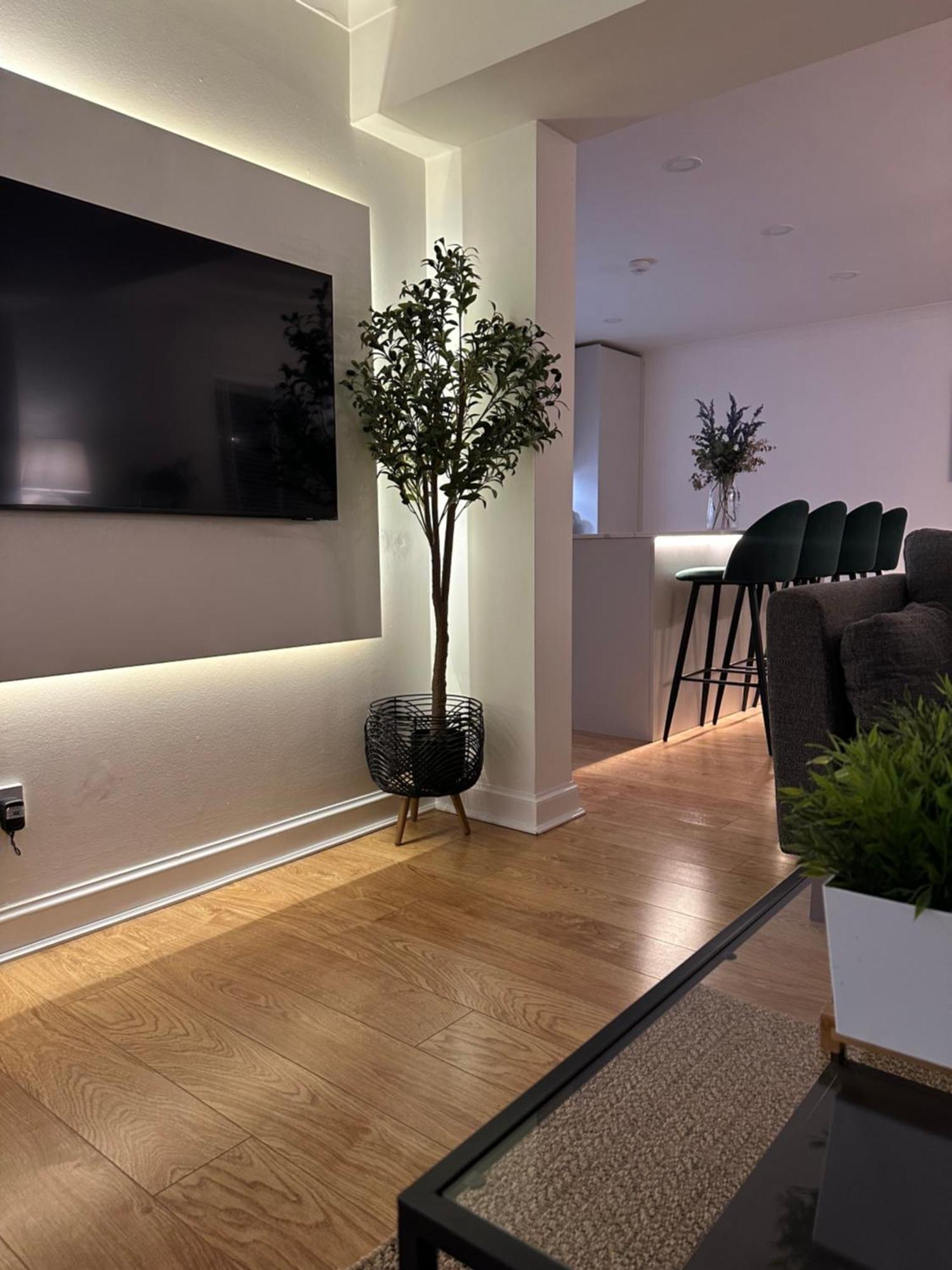 Lux 2 Bedroom Ground Floor Apartment EDI Buitenkant foto